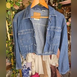 Levi's light weight women's cropped jacket